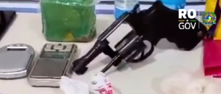 'RATO' CAIU NA RATOEIRA - PC prende traficante com drogas, arma e dinheiro na Capital
